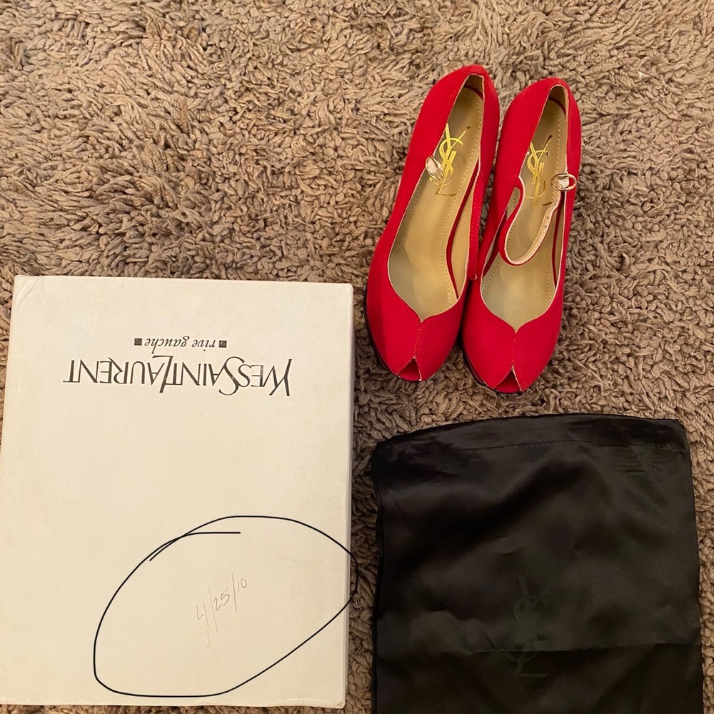New never used Yves Saints Laurent heels